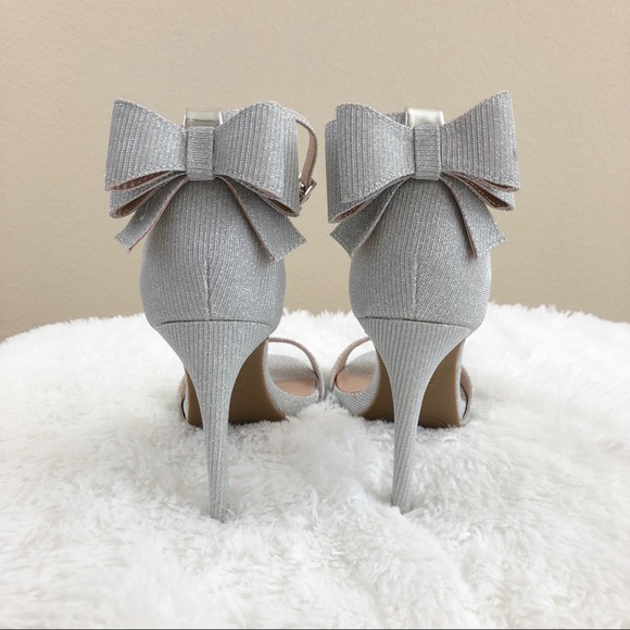 Zigi Soho Remi Silver Metallic Bow Heels - Picture 3 of 4